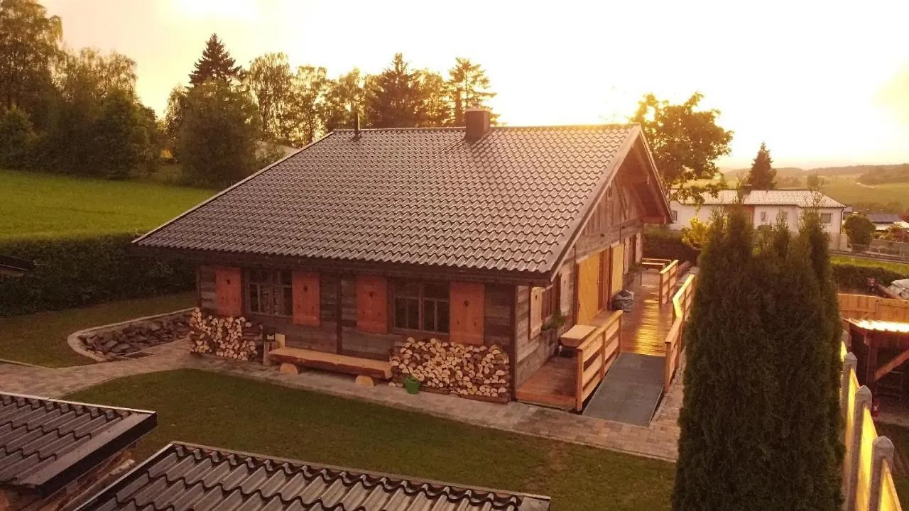 Chalet Am Oelberg Mit Badefass Und Altholzsauna Waldmuenchen